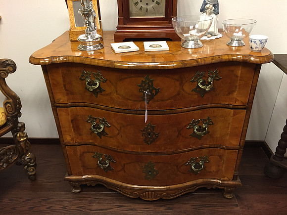 Kommode barokk med intarsia ca 1730-40